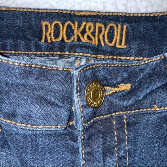 Rock&Roll Cowgirl Women's 30 X 28 Dk Blue Fading Bootcut Low Rise Denim Jeans - Picture 7 of 12